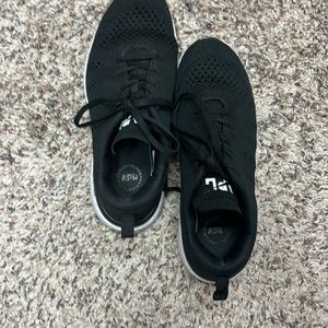 APL Techloom Pro size 9. Only worn a few times.